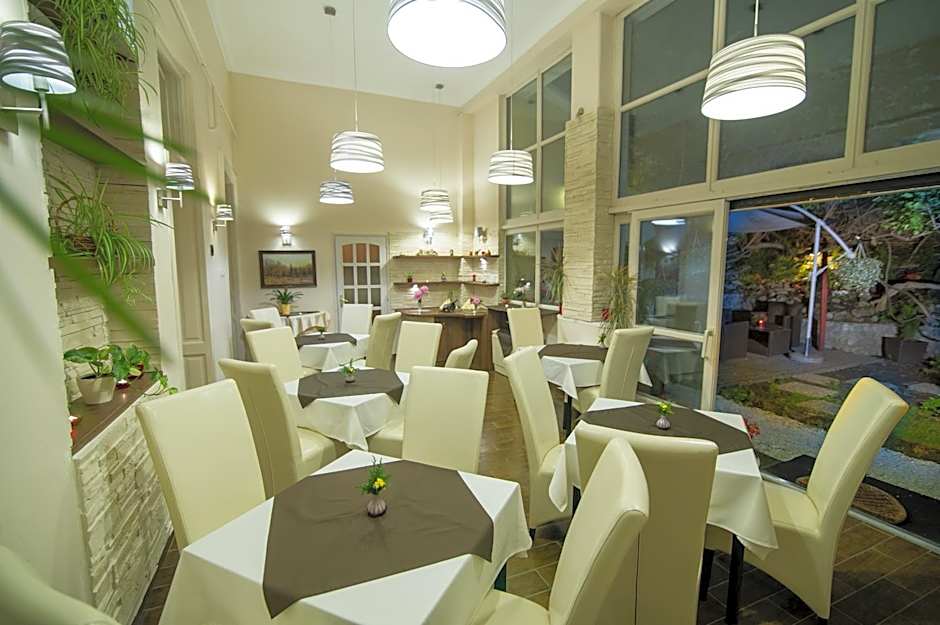 Hotel Romantik Eger