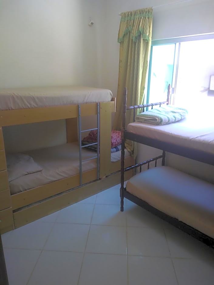 Gênesis Beach Hostel! Quartos compartilhados e privativos na Pinheira