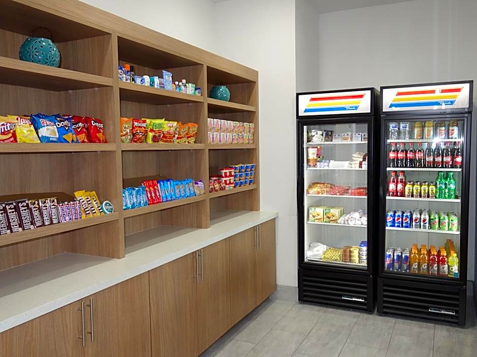 La Quinta Inn & Suites by Wyndham San Antonio Alamo City