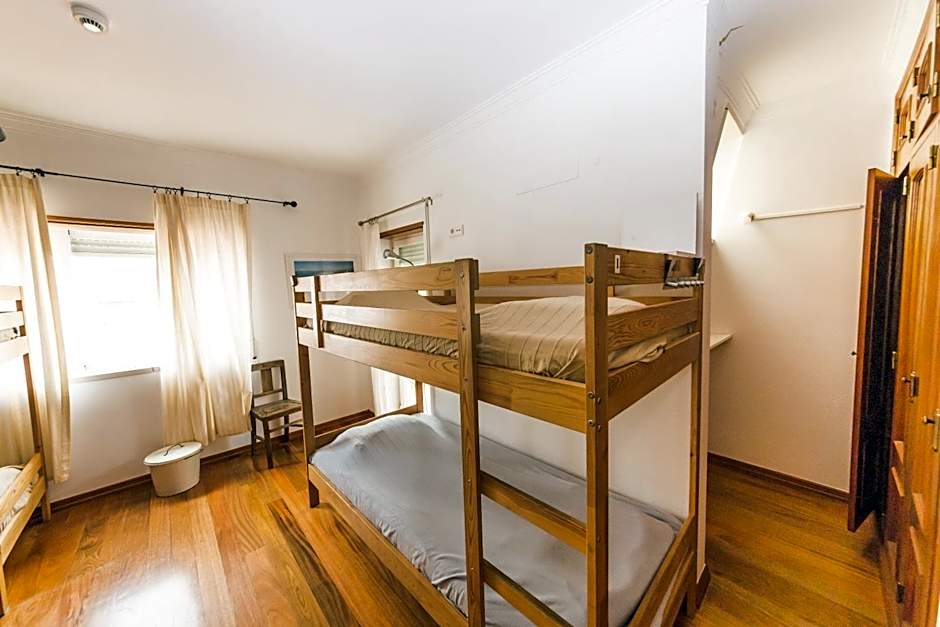 Ericeira Chill Hill Hostel & Private Rooms