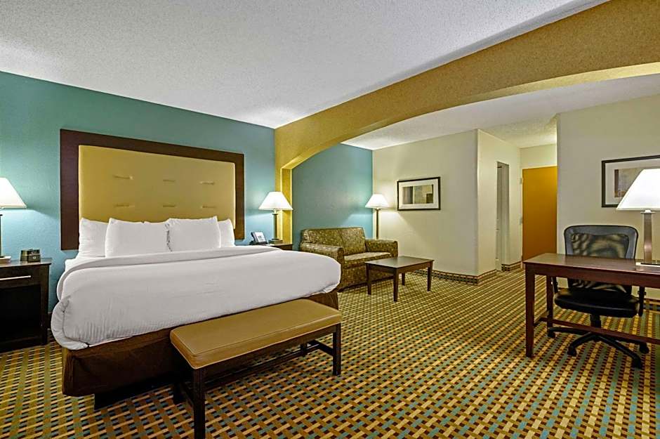 La Quinta Inn & Suites by Wyndham Maingate Fort Jackson