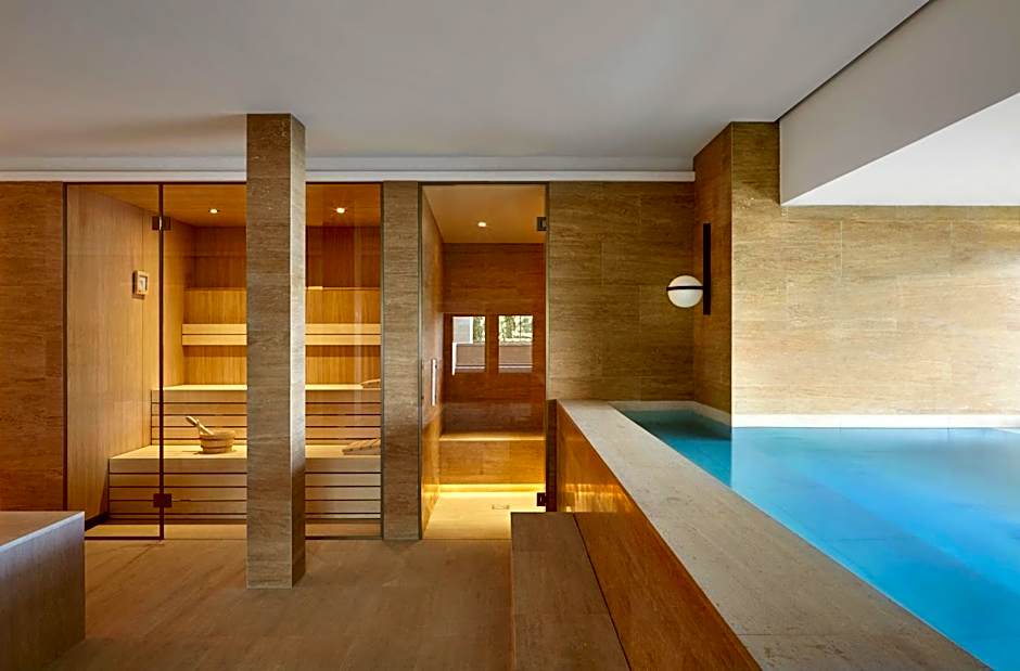 ALEX - Lakefront Lifestyle Hotel & Suites