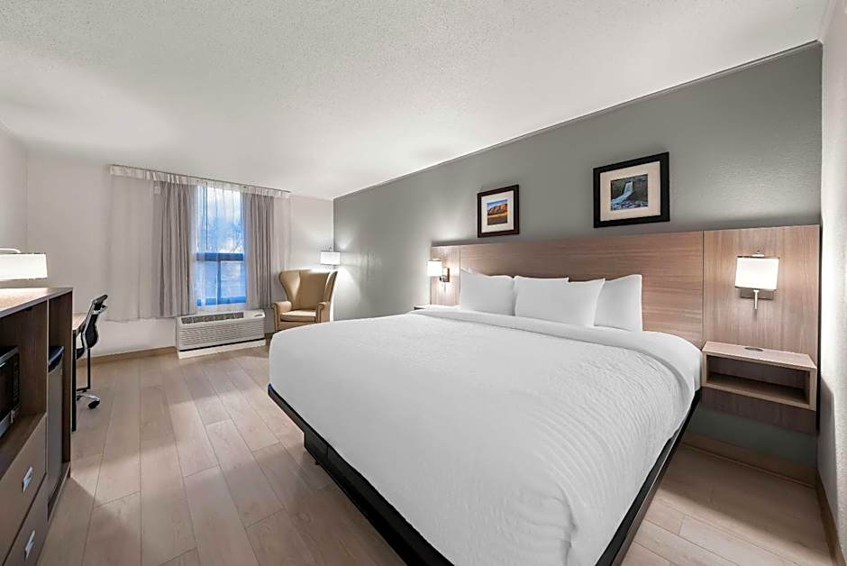 Clarion Inn & Suites and Convention Center