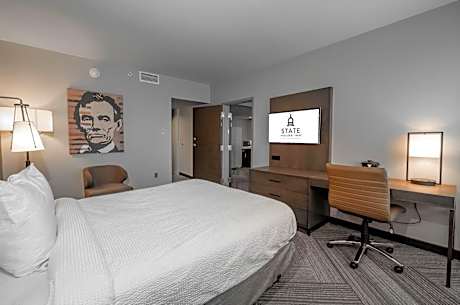 1 Queen Bed Mobility Accessible Suite Bathtub w/ Grab Bars Non-Smoking