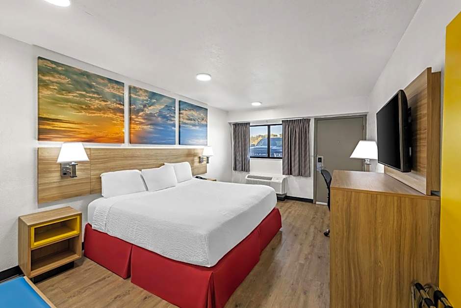 Days Inn by Wyndham Independence