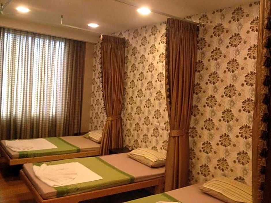 Bay Hotel Srinakarin