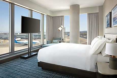 Grand King Suite