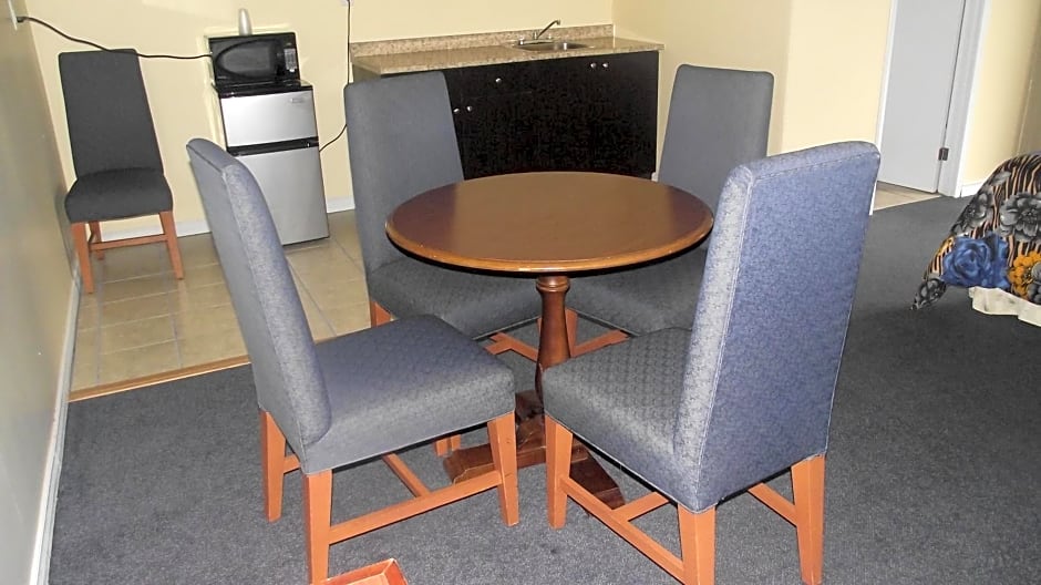 Empress Inn and Suites by the Falls
