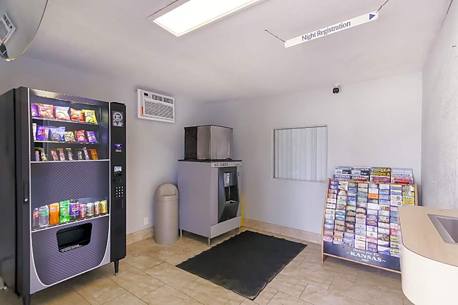 Motel 6 Topeka, KS - Northwest