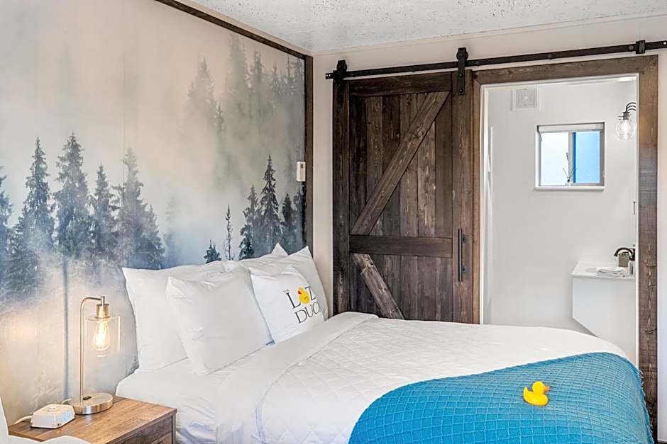 Lazy Duck Inn