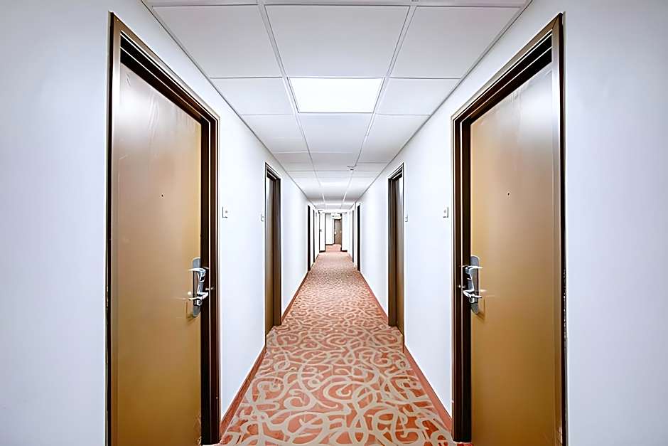 Norwood Inn & Suites Milwaukee