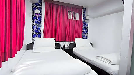 Standard Twin - Air Conditioning