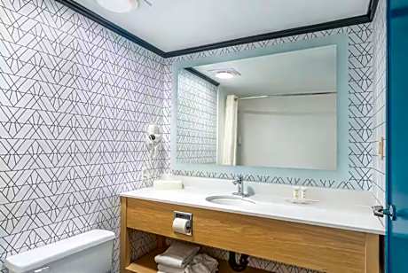 1 Queen Bed Non-Smoking