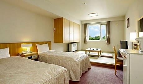 Quadruple Room with Tatami Area and Extra Futon [BI]