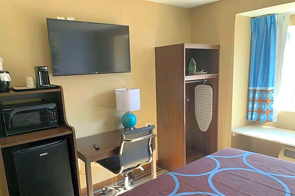 Super 8 by Wyndham Joliet