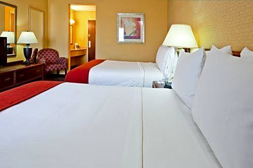 Holiday Inn Express Hotel Fort Campbell-Oak Grove By IHG