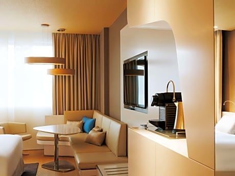 SUPERIOR ROOM, 2 Single Size Beds, City View