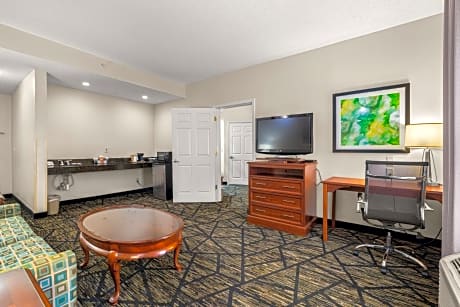 King Suite Upgrade - Accessible/Non-Smoking