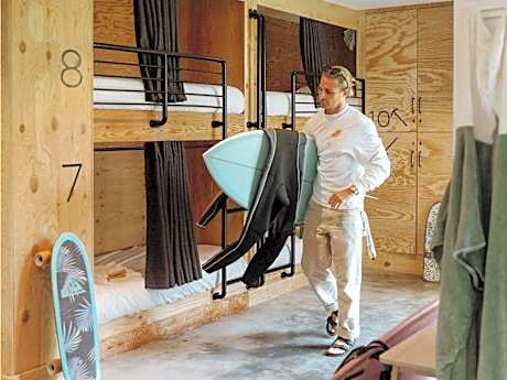 10-Bed Mixed Dormitory Room