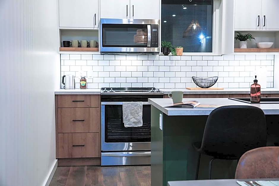 The Stellar Condo - Cozy 2 Bedroom with Hot Tub