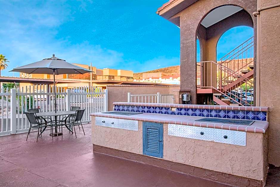 Howard Johnson Hotel & Suites by Wyndham St. George