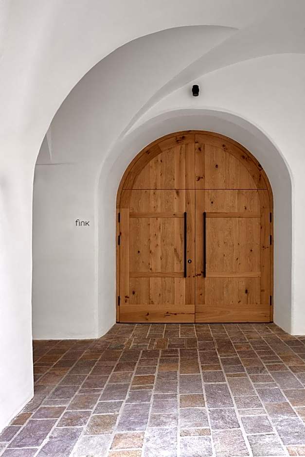 fink Restaurant & Suites