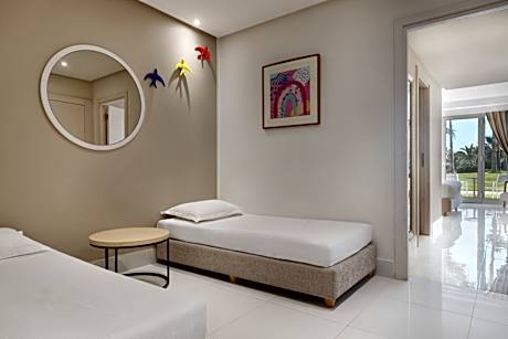 Junior Suite Beachfront Private Terrasse 2 adults & 2 children