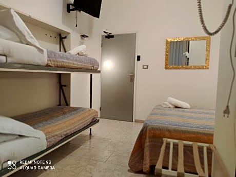 Quadruple Room with Private Bathroom