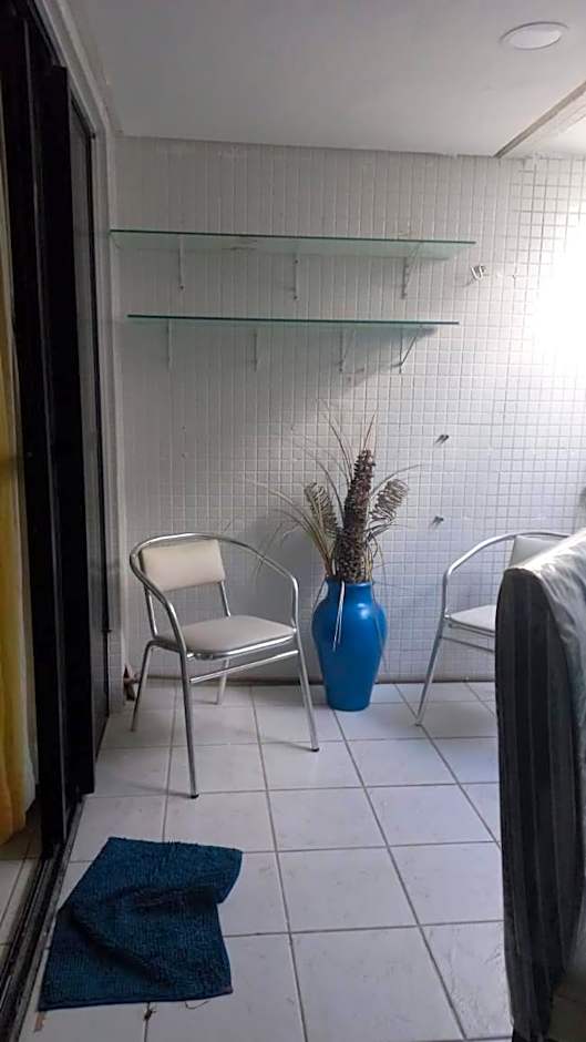 Flat mobiliado, beira mar na melhor localização da Praia do Cabo Branco - João Pessoa PB