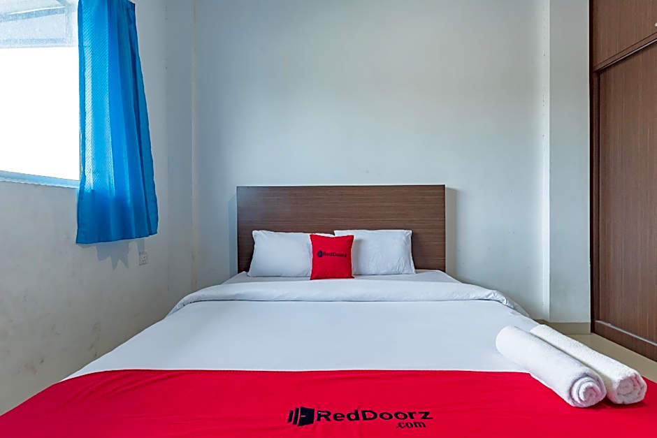 RedDoorz Plus near Kepri Mall