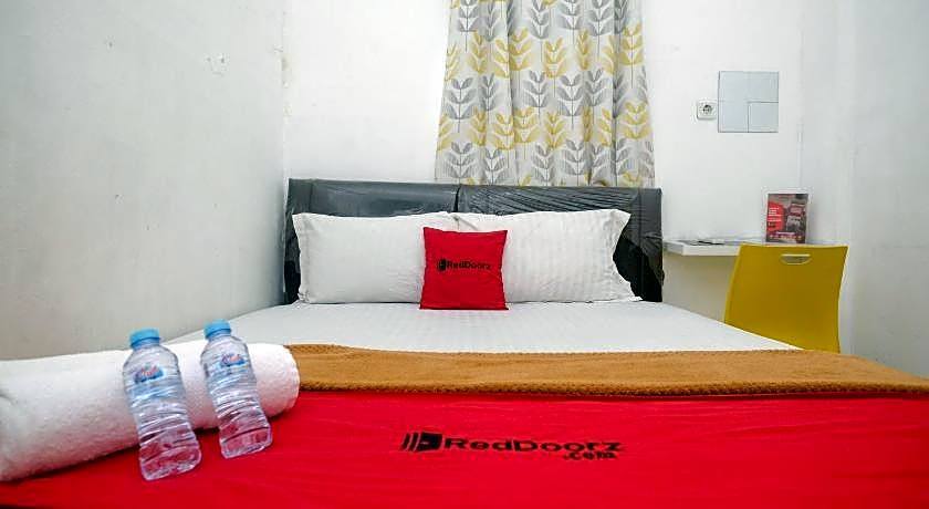 RedDoorz near Politeknik Manado