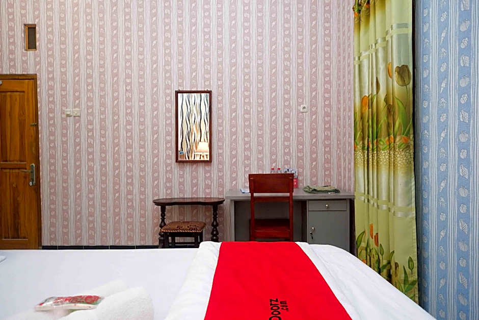 RedDoorz Syariah near RS Mitra Siaga