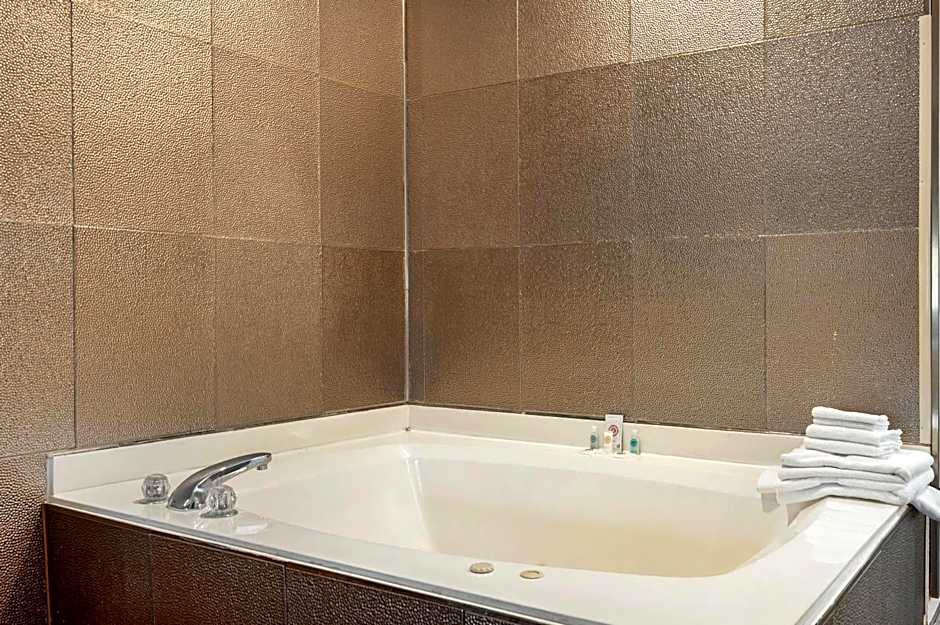 Comfort Inn & Suites North Greenfield