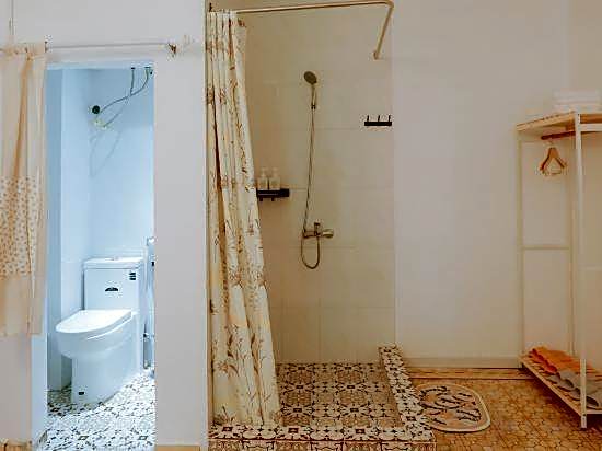 LA VIE EN ROSE HOTEL 2