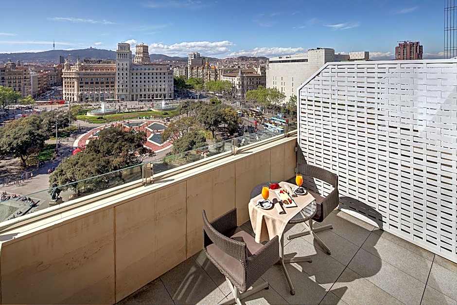 Olivia Plaza Hotel