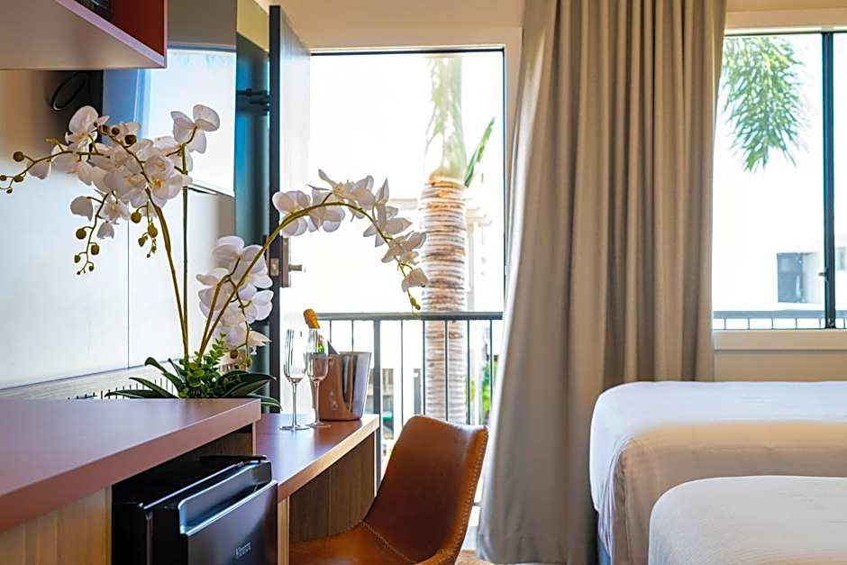 The Queens Gladstone