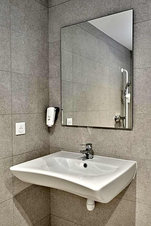 Kyriad Direct Narbonne Sud