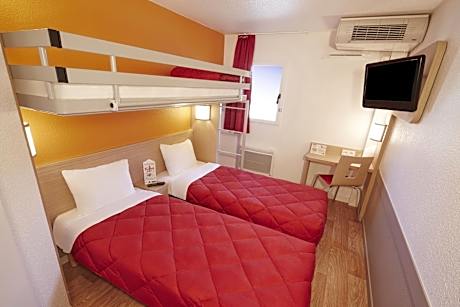 Triple Room with 3 Single Beds