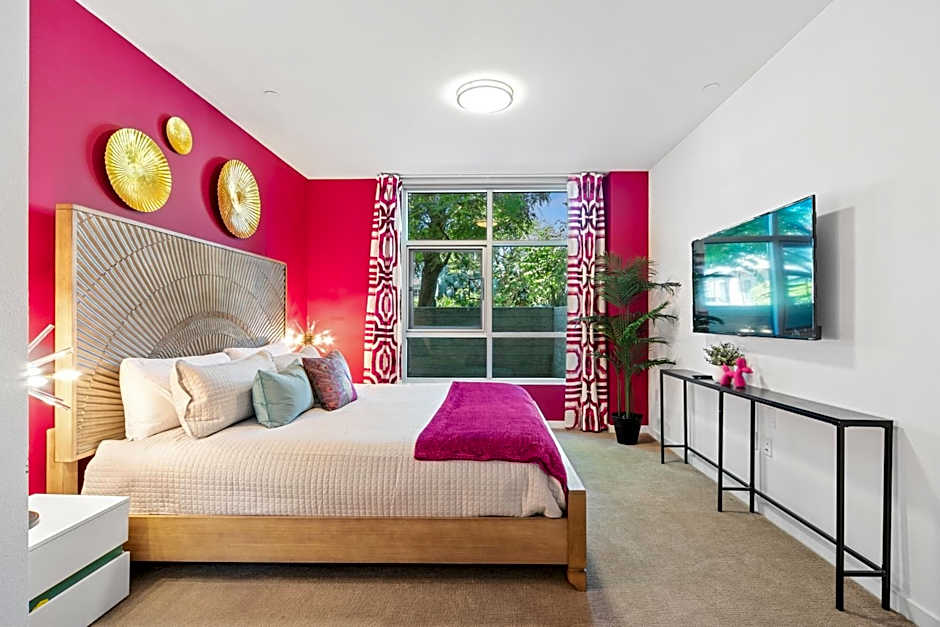 Fairfax District Chic City Oasis 2 BR Apt with Den 136