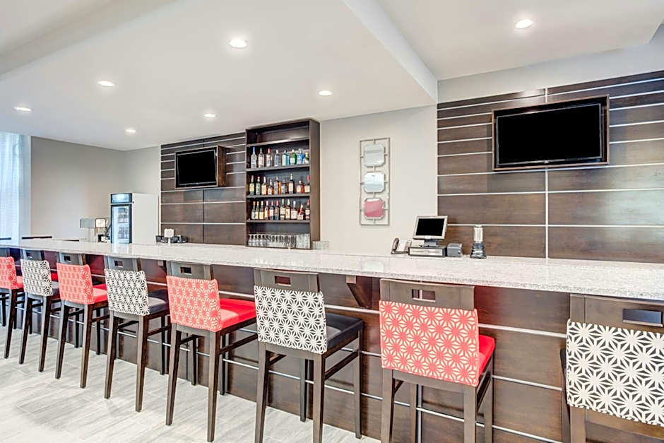Holiday Inn & Suites Lafayette North by IHG