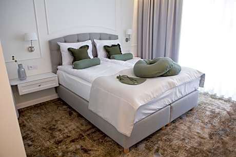 Apartment with Lake View