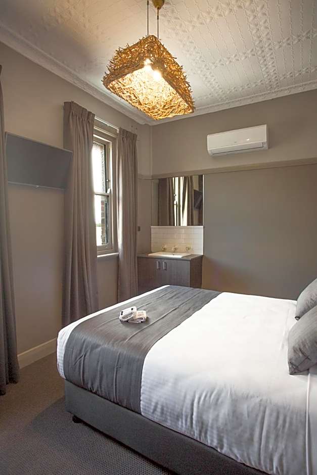 Nags Head Hotel