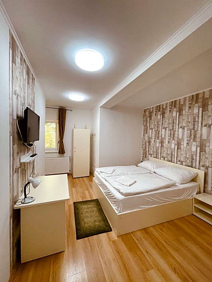 Easy Star Hotel
