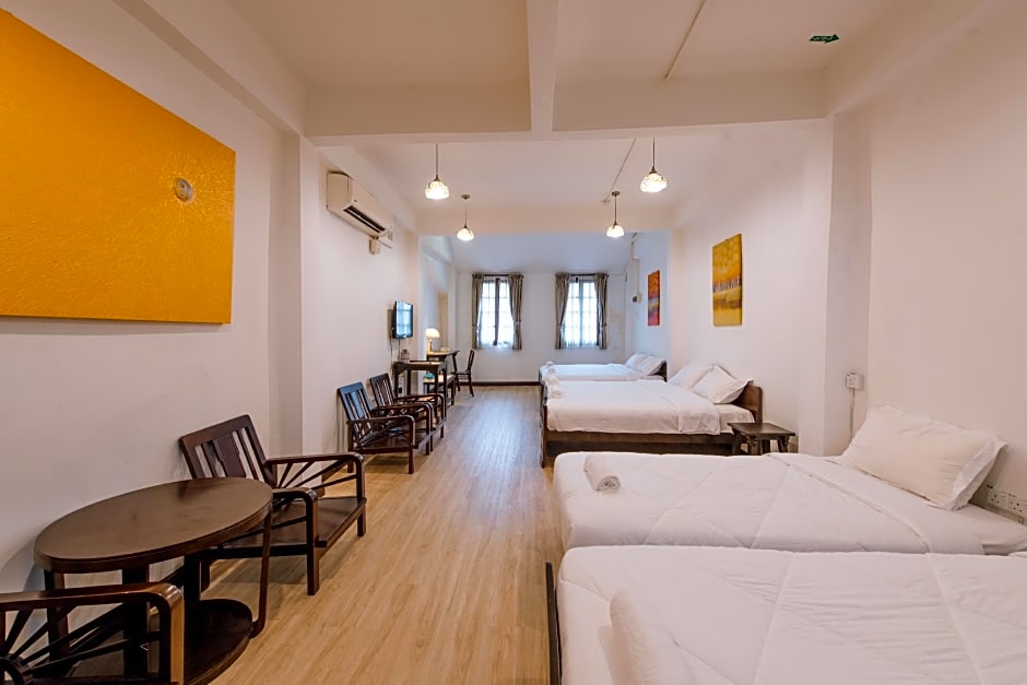 HEEREN BY THE RIVER HOTEL