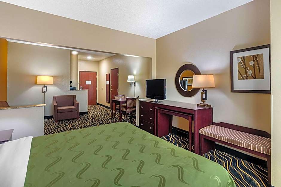 Quality Suites Addison-Dallas
