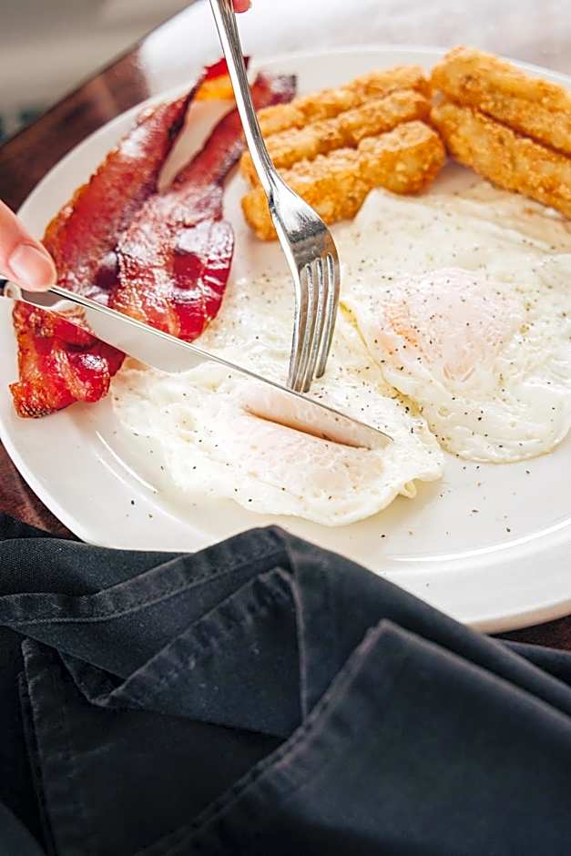 The Loyalist Country Inn & Conference Centre