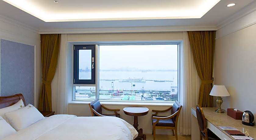 Fontana Beach Hotel