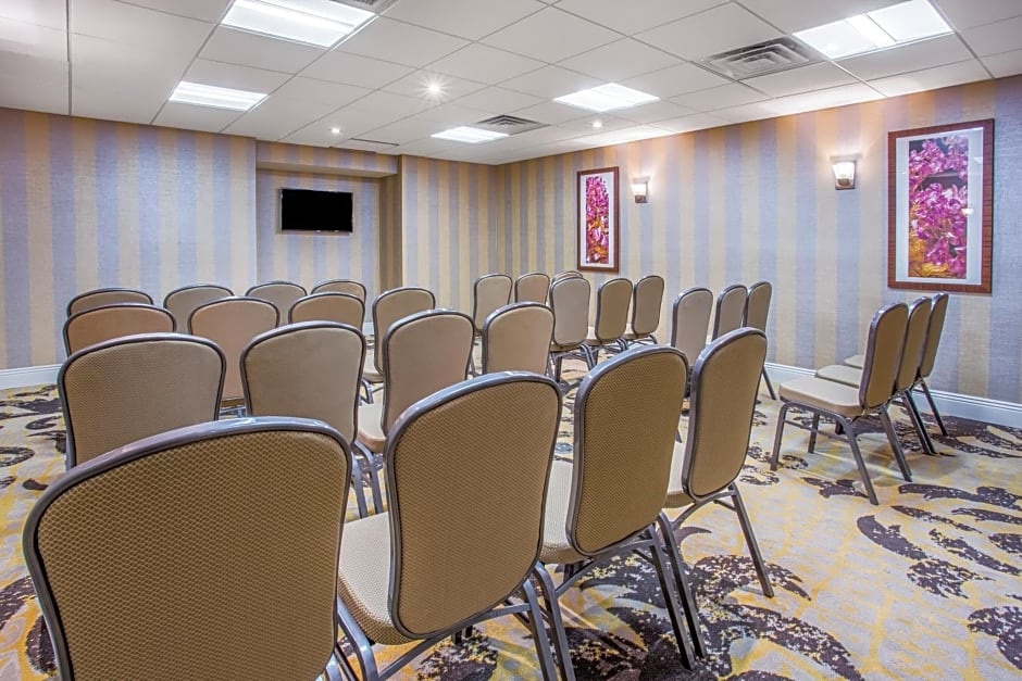 Crowne Plaza Saddlebrook By IHG