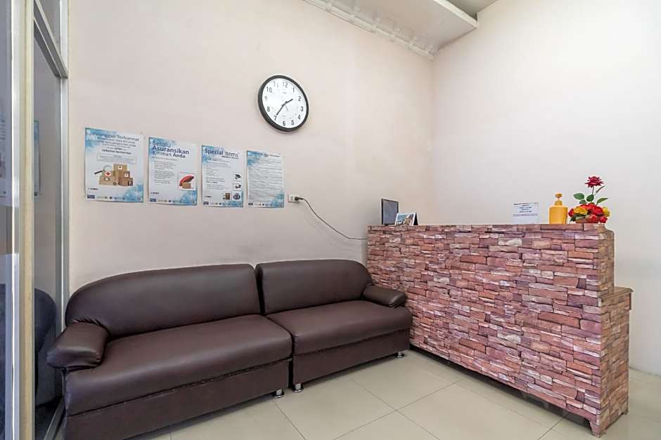 RedDoorz @ Fella Homestay Medan