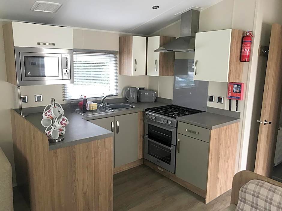 Red Deer Village Holiday Park - 3 Bedroom, Self-Catering Holiday Home